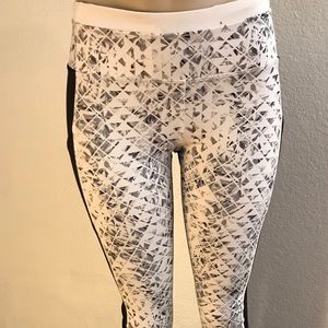 Lululemon Speed II Luxtreme Black & White Tight